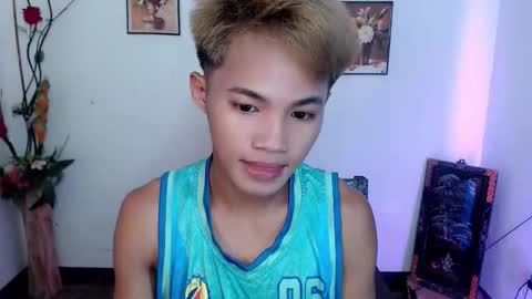 asian_lover05 online show from September 25, 2025, 3:49 pm