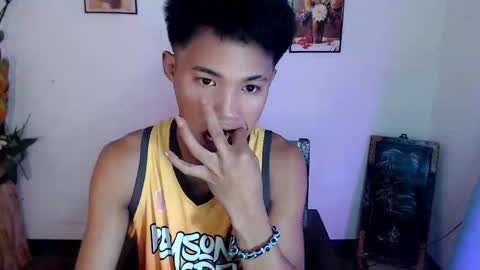 asian_lover05 online show from October 5, 2025, 7:12 pm