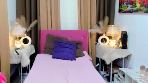 mooreen online show from December 1, 2025, 9:47 am