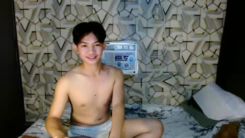 Snapshot of asian_wayne chatting on December 10, 2024, 6:54 am wayne online show from December 10, 2024, 6:54 am