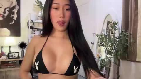 Snapshot of asianbigsausage chatting on November 27, 2025, 5:26 pm Cassievxx online show from November 27, 2025, 5:26 pm