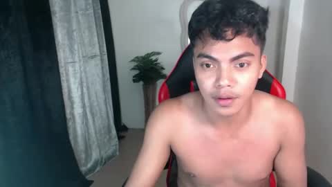 Snapshot of asianboyhunt chatting on October 25, 2025, 10:37 pm Fev online show from October 25, 2025, 10:37 pm