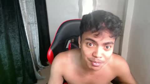 Snapshot of asianboyhunt chatting on November 5, 2025, 1:27 am Fev online show from November 5, 2025, 1:27 am