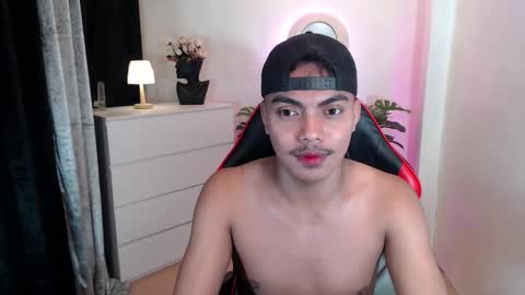 Snapshot of asianboyhunt chatting on November 11, 2025, 11:32 am Fev online show from November 11, 2025, 11:32 am