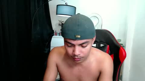 Snapshot of asianboyhunt chatting on April 15, 2026, 11:38 pm Fev online show from April 15, 2026, 11:38 pm