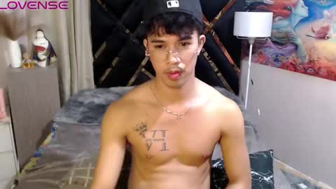 asiancum_peter online show from September 17, 2025, 7:48 pm