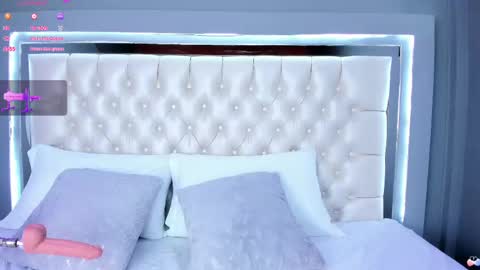 A S L Y   S A N D E R online show from October 2, 2025, 4:30 am