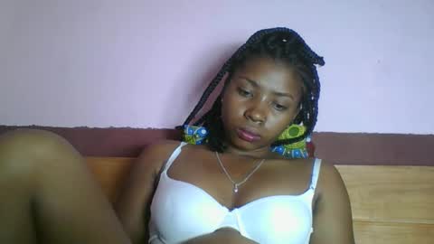 asmiraa online show from April 18, 2026, 7:07 pm