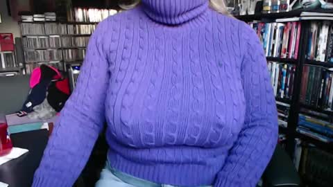 Snapshot of aspen_vale chatting on September 17, 2025, 10:22 pm Aspen Vale online show from September 17, 2025, 10:22 pm