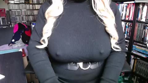 Snapshot of aspen_vale chatting on September 18, 2025, 10:01 pm Aspen Vale online show from September 18, 2025, 10:01 pm