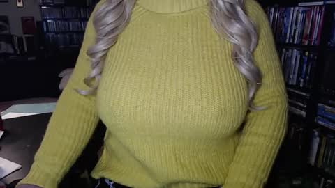 Snapshot of aspen_vale chatting on September 21, 2025, 2:46 am Aspen Vale online show from September 21, 2025, 2:46 am
