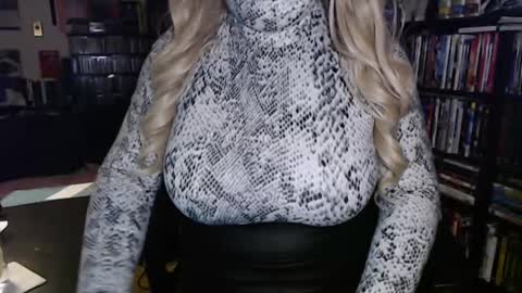 Snapshot of aspen_vale chatting on September 27, 2025, 2:27 am Aspen Vale online show from September 27, 2025, 2:27 am