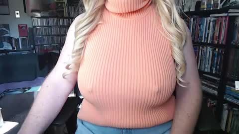 Snapshot of aspen_vale chatting on September 28, 2025, 7:41 pm Aspen Vale online show from September 28, 2025, 7:41 pm