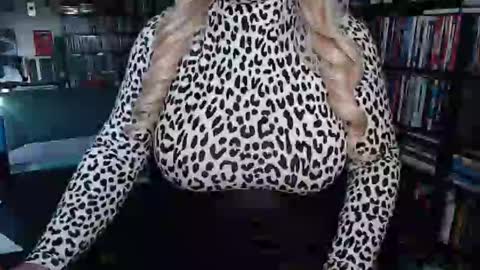 Snapshot of aspen_vale chatting on September 29, 2025, 8:57 pm Aspen Vale online show from September 29, 2025, 8:57 pm