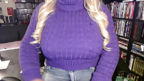 Snapshot of aspen_vale chatting on October 4, 2025, 2:20 am Aspen Vale online show from October 4, 2025, 2:20 am