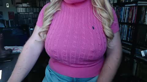 Snapshot of aspen_vale chatting on October 5, 2025, 7:12 pm Aspen Vale online show from October 5, 2025, 7:12 pm