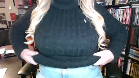 Snapshot of aspen_vale chatting on October 14, 2025, 11:38 pm Aspen Vale online show from October 14, 2025, 11:38 pm