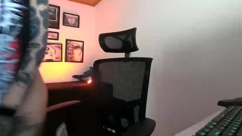 Snapshot of astarte4 chatting on October 27, 2025, 1:37 pm Sof online show from October 27, 2025, 1:37 pm