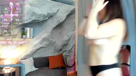 Snapshot of asti_bubbles chatting on June 27, 2026, 1:43 am Asti online show from June 27, 2026, 1:43 am