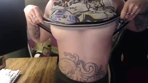 AstraeaSiren online show from October 9, 2025, 3:26 am