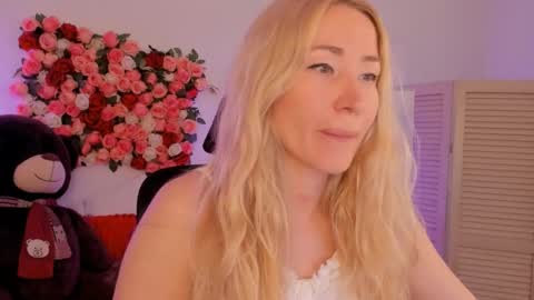 Snapshot of astramonroe chatting on June 3, 2026, 7:11 am astramonroe online show from June 3, 2026, 7:11 am
