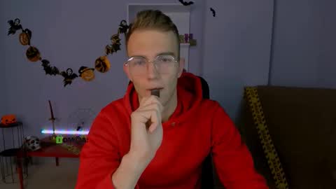 astren online show from October 19, 2025, 5:41 am