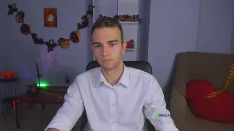 astren online show from October 28, 2025, 1:25 pm