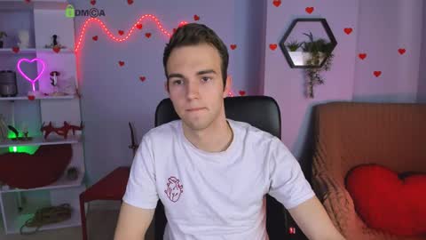 astren online show from April 14, 2026, 5:46 am