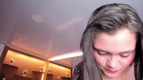 Snapshot of astrid_williams_ chatting on June 5, 2026, 6:52 am Astrid online show from June 5, 2026, 6:52 am