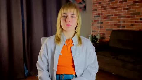 Lina online show from April 27, 2026, 7:28 am