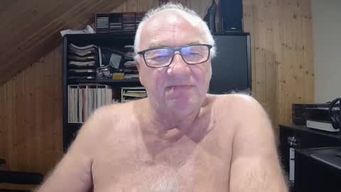 asusandy online show from September 28, 2025, 2:28 am