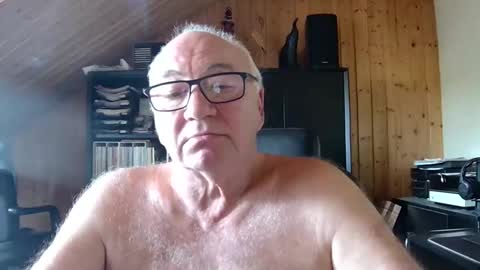 Snapshot of asusandy chatting on April 27, 2026, 3:21 pm asusandy online show from April 27, 2026, 3:21 pm