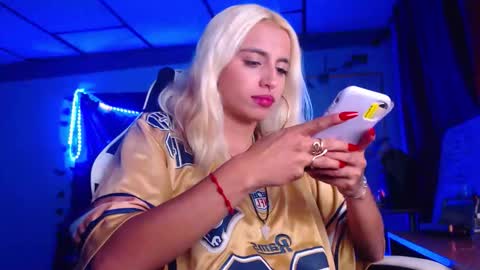 Atenea online show from December 18, 2025, 12:27 am