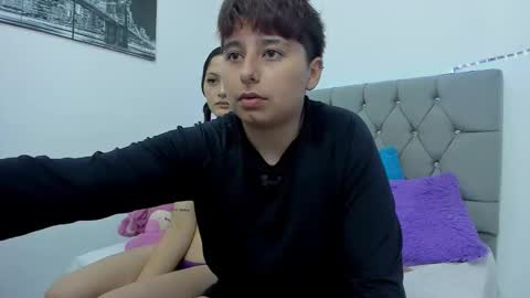 athenea_zuleinys online show from December 5, 2025, 12:25 pm