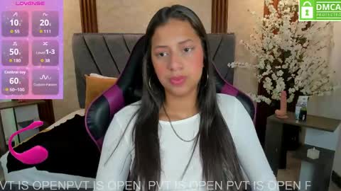 Snapshot of atiena_ chatting on April 21, 2026, 7:50 pm Atiena online show from April 21, 2026, 7:50 pm