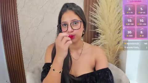 Snapshot of atiena_ chatting on June 11, 2026, 12:32 am Atiena online show from June 11, 2026, 12:32 am