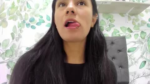 Atilana Diaz online show from September 19, 2025, 4:07 pm