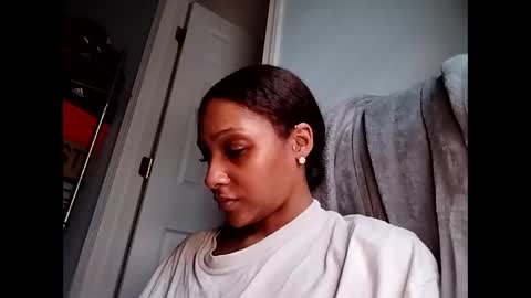 AtirahCali online show from November 9, 2025, 1:31 pm