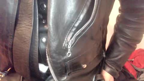 Snapshot of atlleather1 chatting on April 17, 2026, 3:42 am Atlleather1 online show from April 17, 2026, 3:42 am