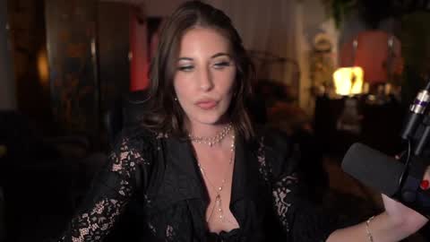 Audrey online show from September 22, 2025, 3:41 am