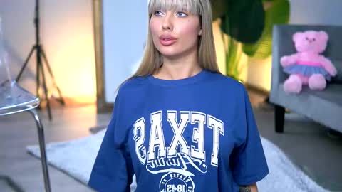 Snapshot of audreyzanne chatting on February 11, 2025, 1:52 am Isabella online show from February 11, 2025, 1:52 am