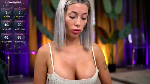 Snapshot of audreyzanne chatting on September 19, 2025, 3:19 am Isabella online show from September 19, 2025, 3:19 am