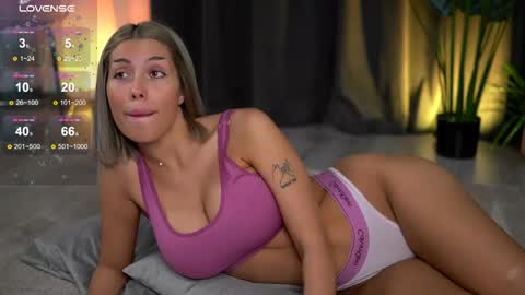 Snapshot of audreyzanne chatting on October 15, 2025, 9:42 am Isabella online show from October 15, 2025, 9:42 am