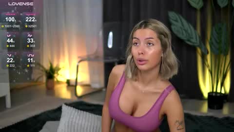 Snapshot of audreyzanne chatting on November 3, 2025, 7:31 am Isabella online show from November 3, 2025, 7:31 am