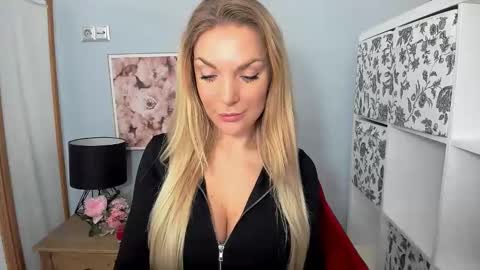 Snapshot of aullorasensual chatting on December 11, 2024, 8:26 am AulloraSensual online show from December 11, 2024, 8:26 am