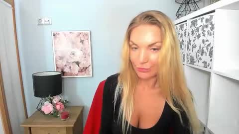 Snapshot of aullorasensual chatting on January 21, 2025, 9:13 am AulloraSensual online show from January 21, 2025, 9:13 am