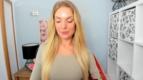 Snapshot of aullorasensual chatting on January 27, 2025, 10:06 am AulloraSensual online show from January 27, 2025, 10:06 am