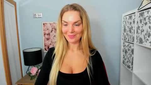 Snapshot of aullorasensual chatting on February 14, 2025, 6:51 pm AulloraSensual online show from February 14, 2025, 6:51 pm