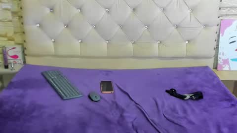 Monii Yi online show from February 5, 2025, 8:21 am