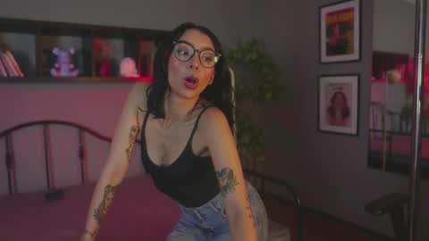  A U R A           online show from November 14, 2025, 3:16 am